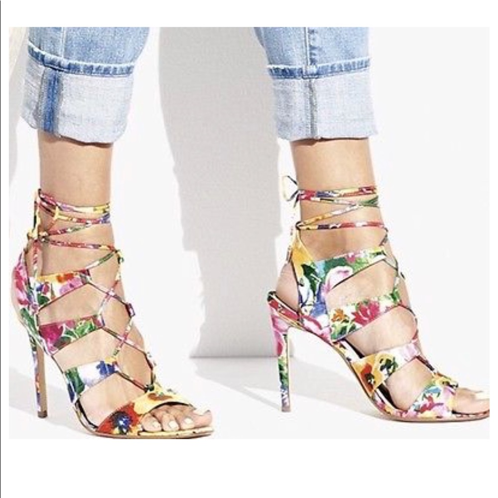Steve Madden sandalia floral size 8